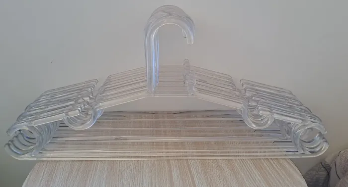 Cabides plástico transparente 