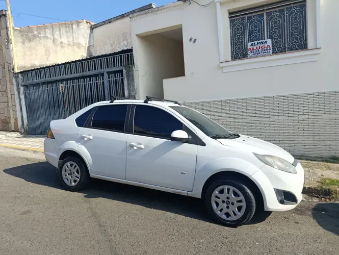 Ford Fiesta Sedan SE 1.6 8V Flex 4P 2014