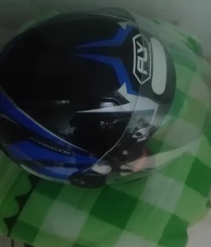 Capacete novo $200