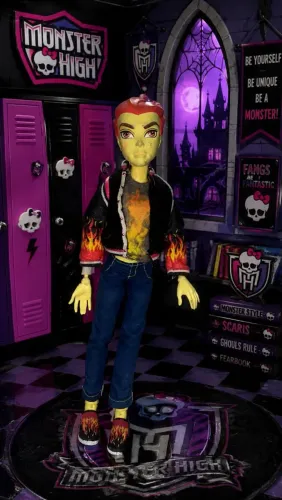 Boneco Monster Hight Heath Burns