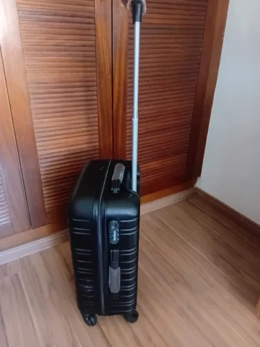 Mala de bordo de 10 kg - Tamanho 18 - padrão ANAC - NUNCA USADA, NOVÍSSIMA!