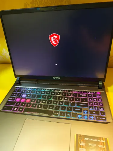 NOTEBOOK VECTOR 16HX RTX 5070TI 16GB RAM DDR5RYZEN 9 8940HX 1TB SSD