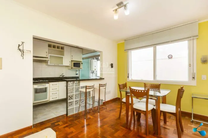 Apartamento mobiliado de 1 dormitório no bairro Higienópolis, com VAGA COBERTA!