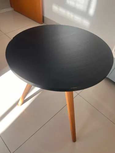 Conjunto 2 Mesinhas de Apoio Retrô Pretas (Pés Palito) - Preço de Desapego