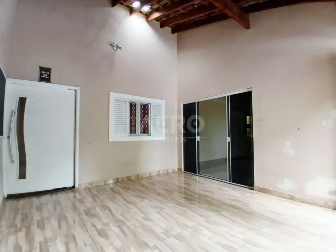 Casa de laje com 3 dormitórios sendo uma suíte e escritório