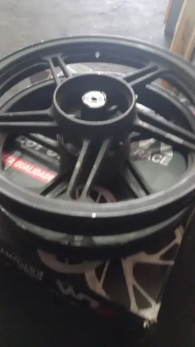 Rodas aro 18 moto fan 125 traseira e dianteira valor das 2 400 pra vender hoje