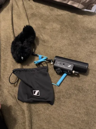 Microfone Sennheiser MKE 400 - Para câmera profissional e smartphones