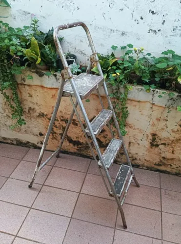 Escada domestica de 4 degraus