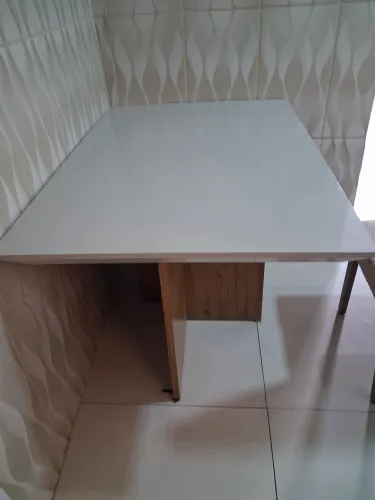 Mesa de jantar com 4 cadeiras