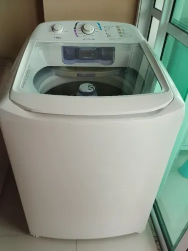 Máquina de lavar roupas 16kg Electrolux com defeito
