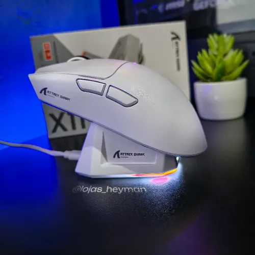 Mouse Sem Fio Gamer Attack Shark X11 Branco Base de Carregamento RGB, 2.4GHz Bluetooth