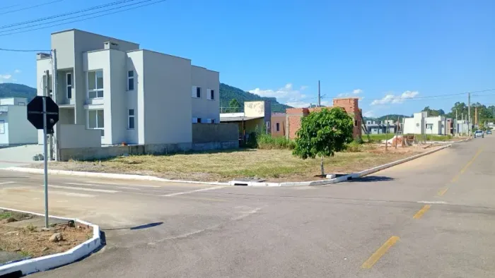 OPORTUNIDADE - TERRENO CONDOMINIO FECHADO 330m²