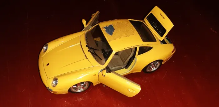 Porsche Carrera 911 993 1/18 Bburago