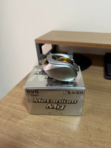 Carretilha Shimano METANIUM MG direita