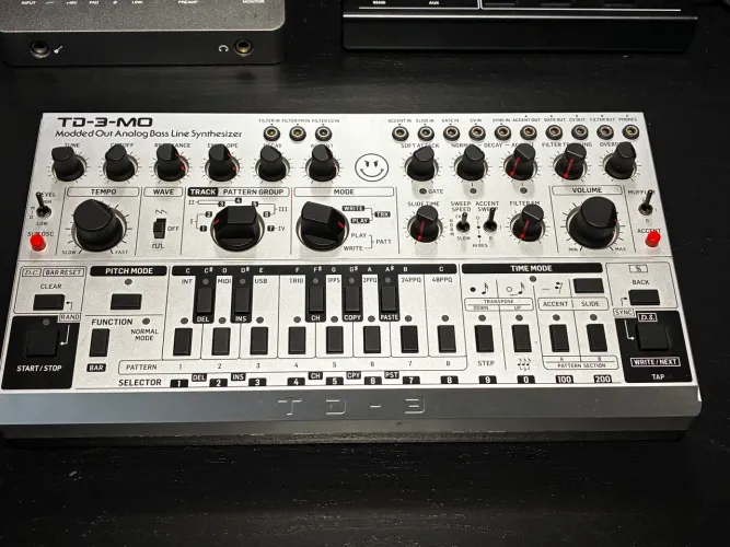 Behringer TD-3-MO Silver (Clone 303 Devilfish)