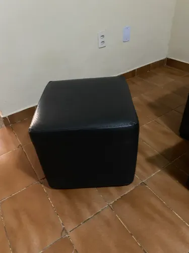 Puff quadrado preto