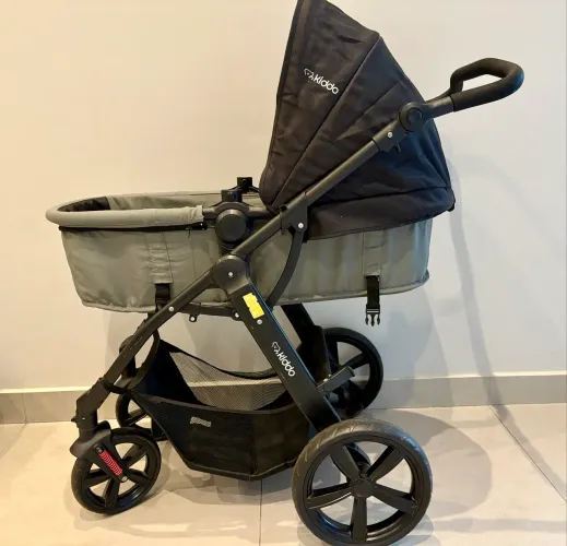 Carrinho de Bebê Kiddo com Moisés e Bebê Conforto - Completo