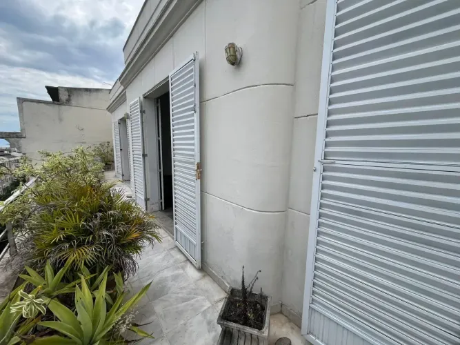 Apartamento cobertura, 210 M2, 4 quartos, 1 suite, 1 vaga, vista mar, posto 6, Copacabana!
