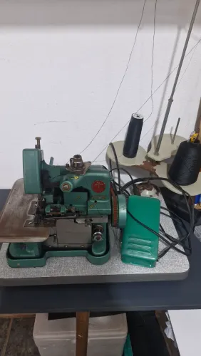 Máquina overlock chinesinha portátil