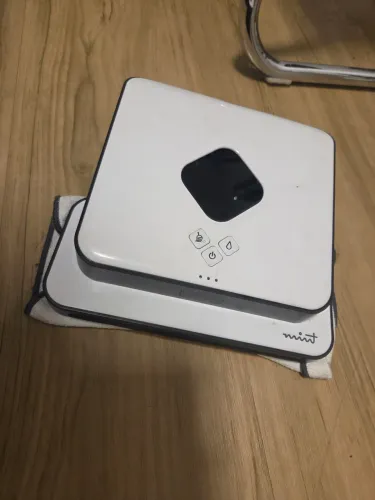 Robô aspirador Mint para retirada de peças 