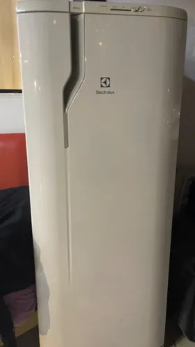 Geladeira Electrolux RE31 - 240 litros - Branca