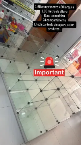 Móvel de exposição para loja