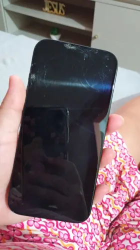 iPhone 15 tela trincada