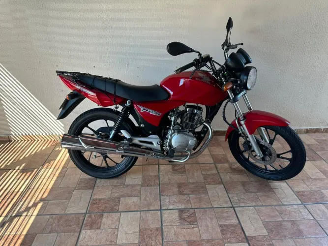 Vendo Moto Honda 150KS em ótimo estado de conservação.