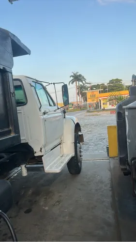 Vendo f1400 ano 97 caminhão bom com bastante força valor R$85.000,00