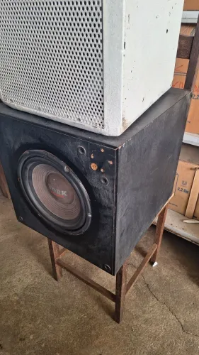 Sub grave JBL