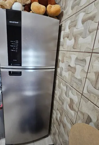 Vende-se geladeira Brastemp inox zero nunca usada