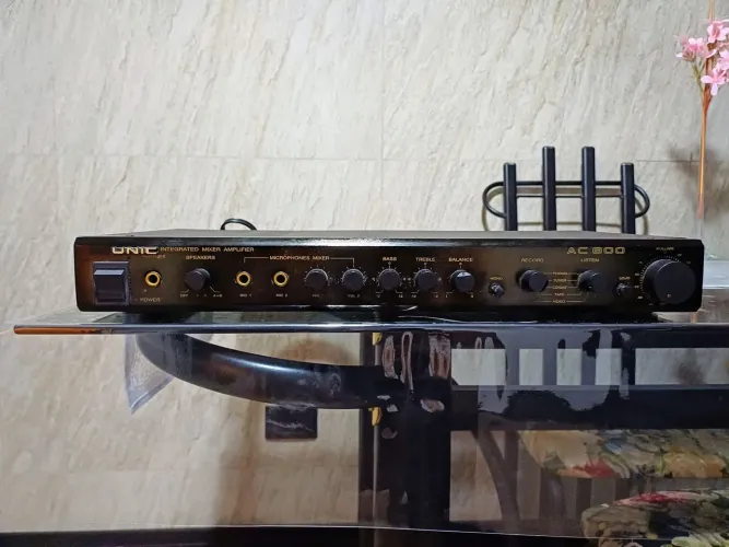 UNIC AC800 Amplificador Integrado/Mixer - Troco