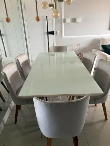 Mesa de jantar com cadeiras 