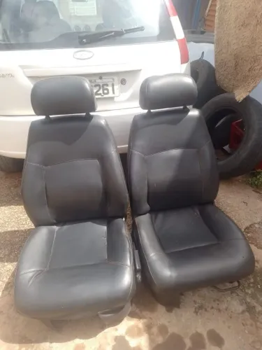 Bancos de carro pra vender logo