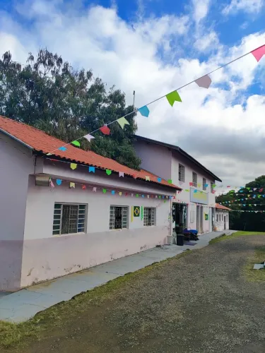 Vende-se. todo material desta construção para ser desmontado e retirado no local.