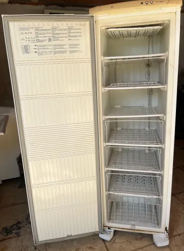 Freezer Vertical Electrolux FE26 - 203L ****Leia a descrição***