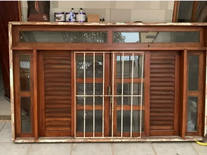 [Conservada] Janela Madeira Angelim em Pedra com Vidro 2 x 1,20  | Já com Grade