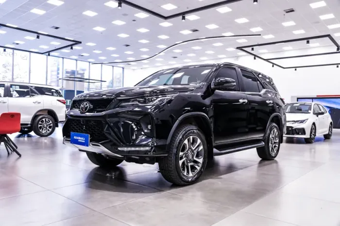 Toyota Hilux SW4 SRX Plat. 4X4 2.8 TB Die. Aut. 2025