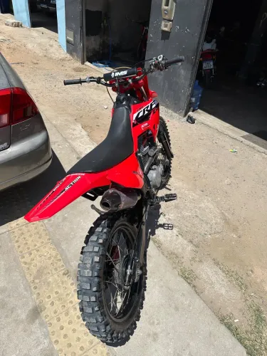 Vendo crf 230 ou troco em moto pra andar em rua 