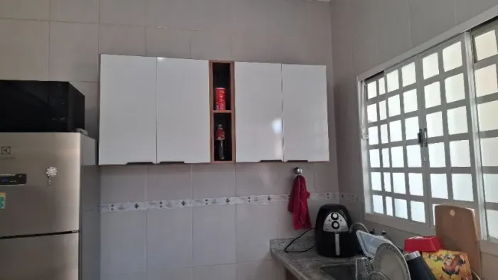 Kit cozinha semi novo: armário aéreo + gabinete