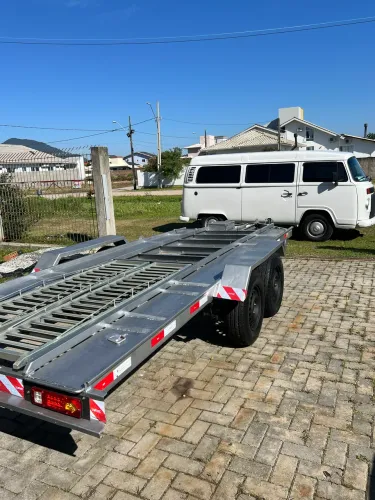 REBOQUE PLATAFORMA VOLPATO 02 EIXOS PARA TRANSPORTE DE VEÍCULOS E UTV.