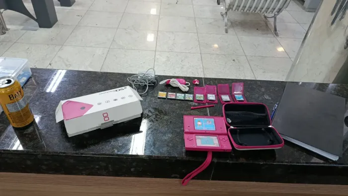 Vende se Nintendo DSI 256 cor rosa completo