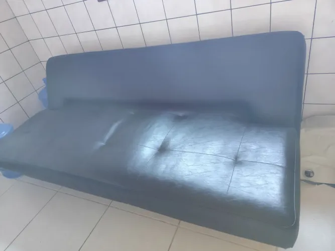 Sofá cama de couro 