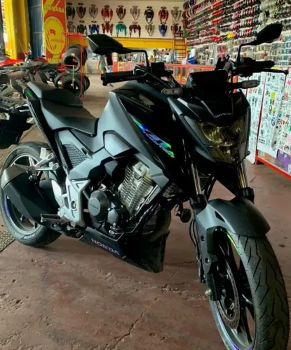 VENDO HONDA CB 300F 2024/2025
