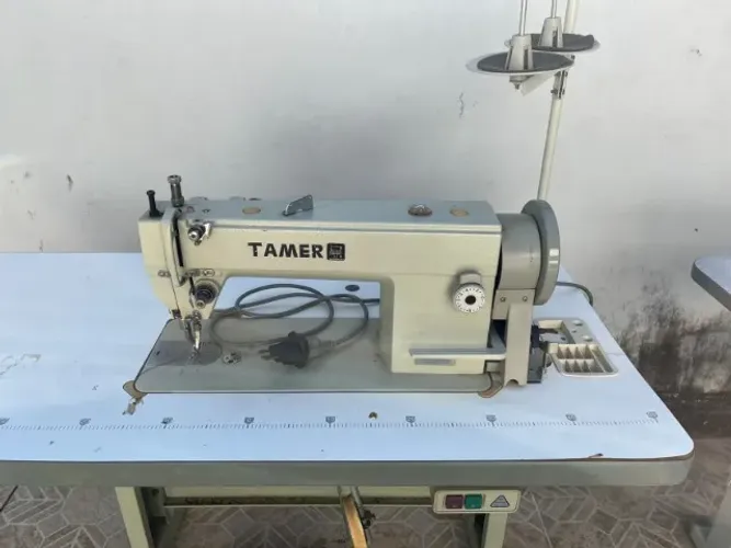 Máquina de costura reta industrial para couro