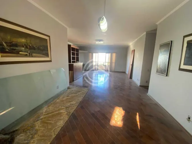 Apartamento : / Residencial / Centro