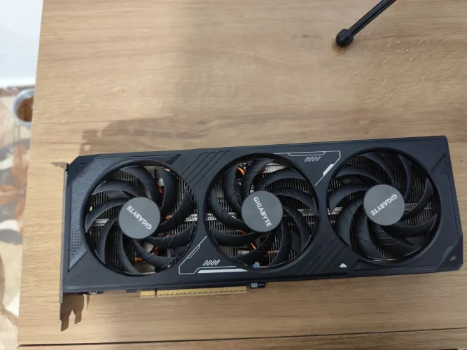 RTX 5070 12GB GIGABYTE