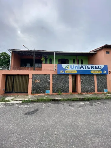 Casa Duplex de esq. c/ Av. Pres. Costa e Silva e Bernardo Manoel, c/ 04 lojas em baixo, 24