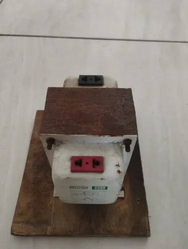 Auto transformador 1500VA