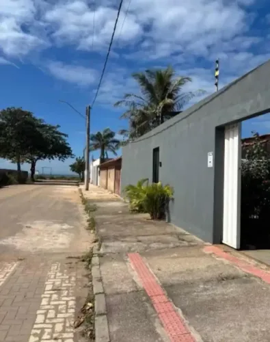 CASA COM AREA DE 450m2 - 3 quartos/suite/piscina